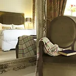 No.1 Pery Square & Hotell Limerick Junction