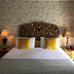 No.1 Pery Square & Hotel