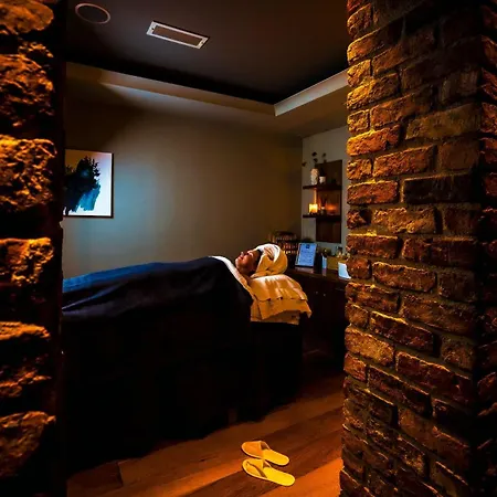 No.1 Pery Square & Hotel 4*