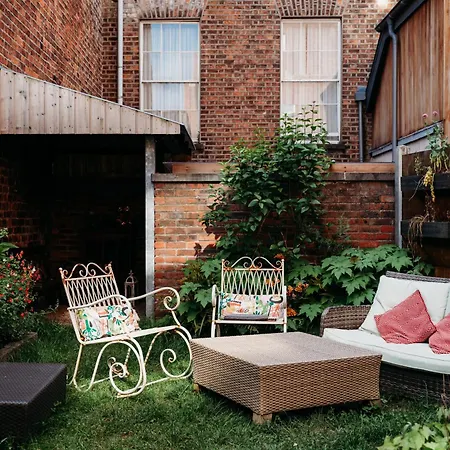 No.1 Pery Square & Hotel 4*