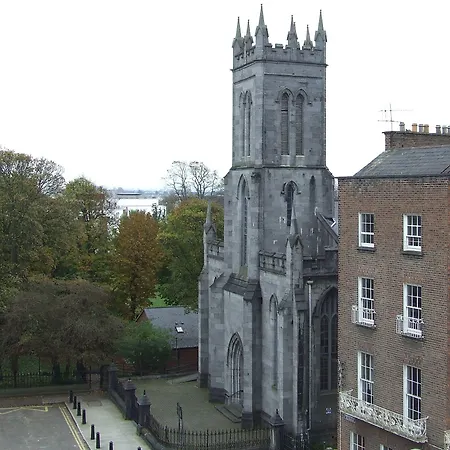 No.1 Pery Square & Hotel Limerick Junction