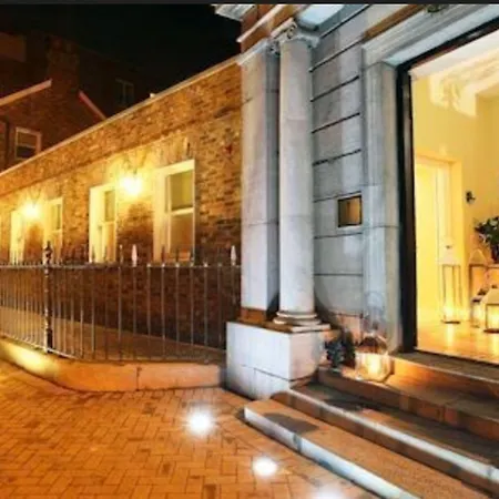 No.1 Pery Square & فندق 4*