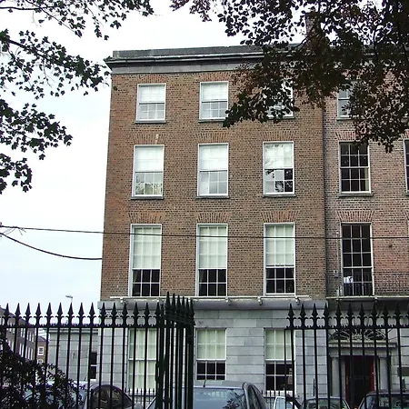 No.1 Pery Square & Otel Limerick Junction