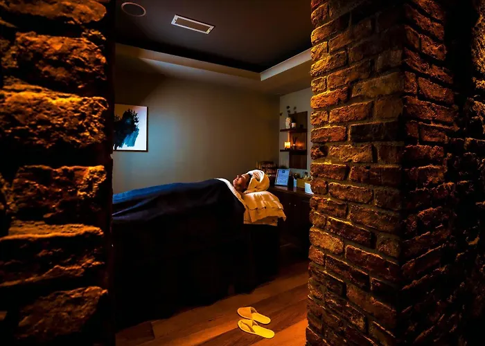 No.1 Pery Square & Hotel 4*