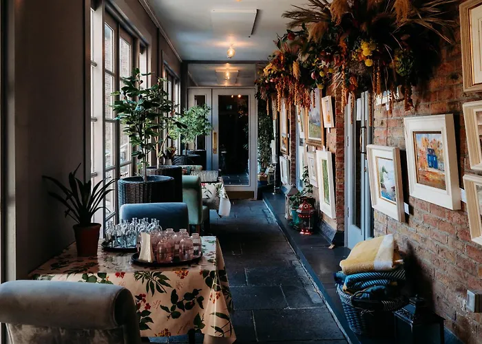 No.1 Pery Square & Hotel 4*