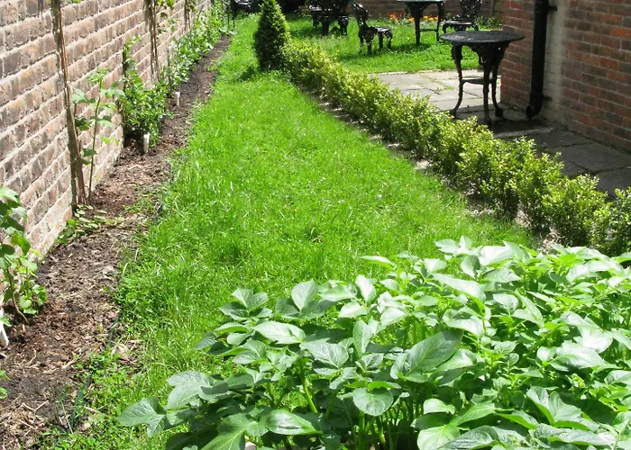 No.1 Pery Square & Hotel 4*